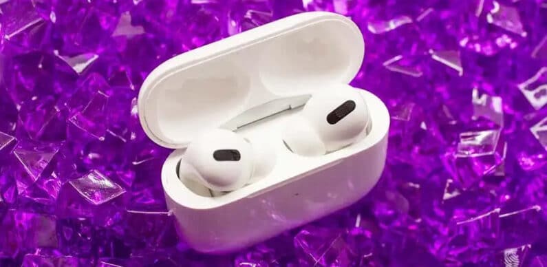 Apple Developing AirPods With Built-in Cameras