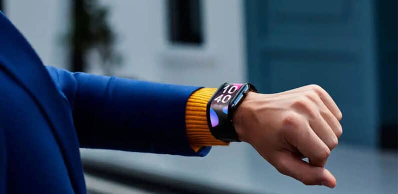Samsung is developing a smartwatch with a flexible display instead of a strap